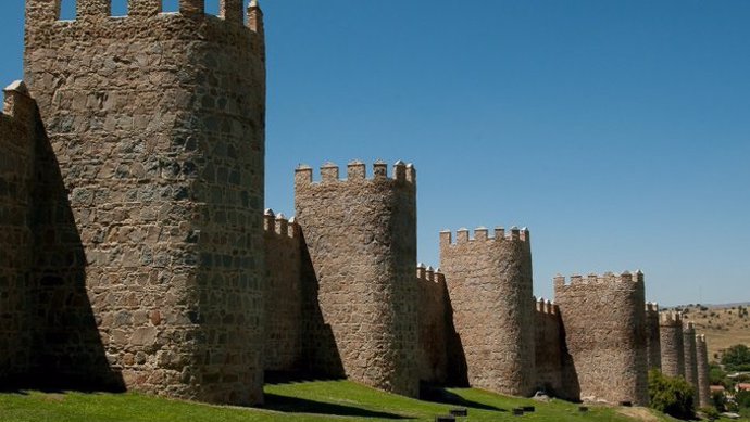 Archivo - Muralla de Ávila.