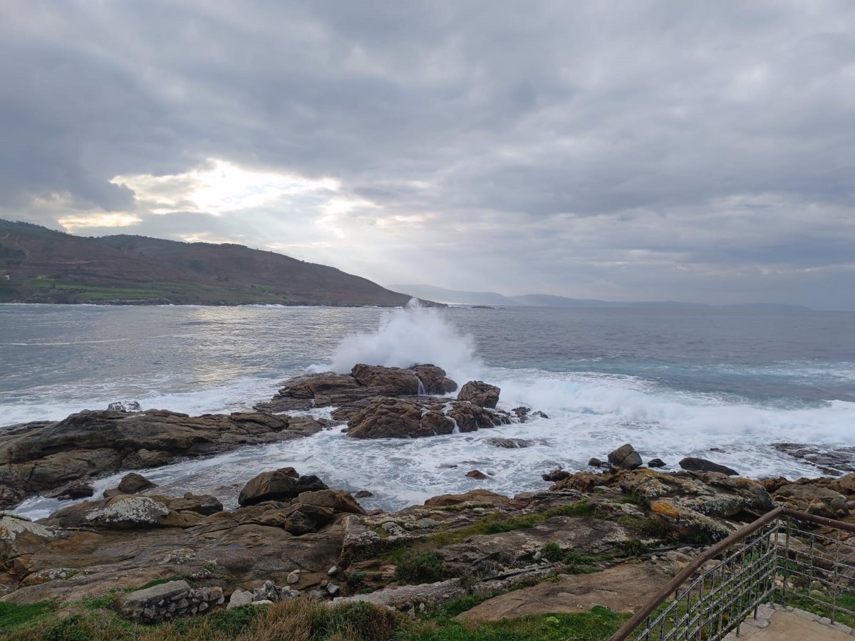 Activada la alerta naranja desde la tarde de este sábado por temporal costero en el litoral de A Coruña y Pontevedra