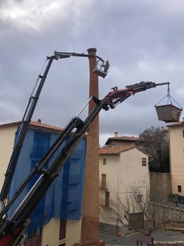 Obras para la recuperación de la chimenea de la Fàbrica del Tint de Morella