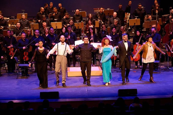 Archivo - Imagen de uno de los 'Conciertos escolares' de la pasada temporada protagonizado por El Hechizo Teatro.