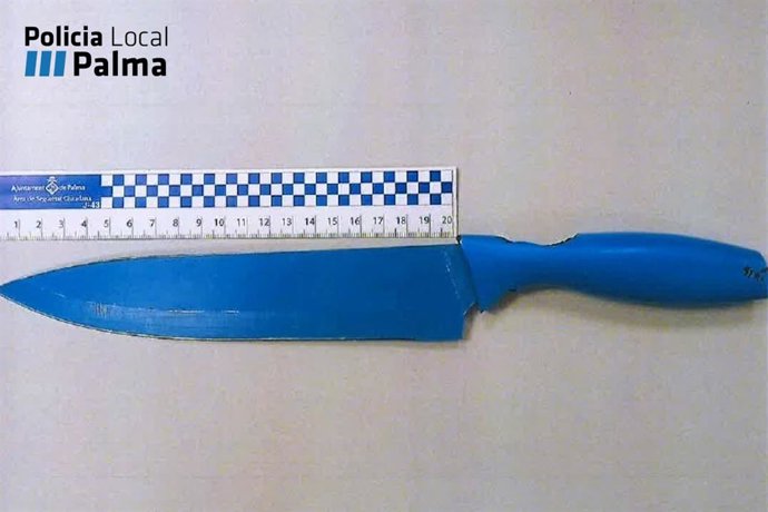 Cuchillo de grandes dimensiones incautado al detenido