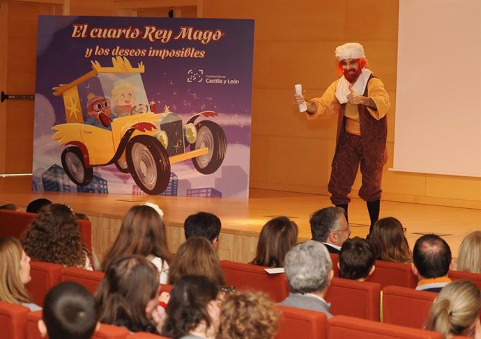 Niños asisten al cuento de 'El Cuarto Rey Mago y los deseos imposibles' en las Cortes de CyL