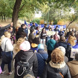 Acto en el bulevar Poeta Manuel Benítez Carrasco en demanda de restituir la cabalgata del distrito Sur