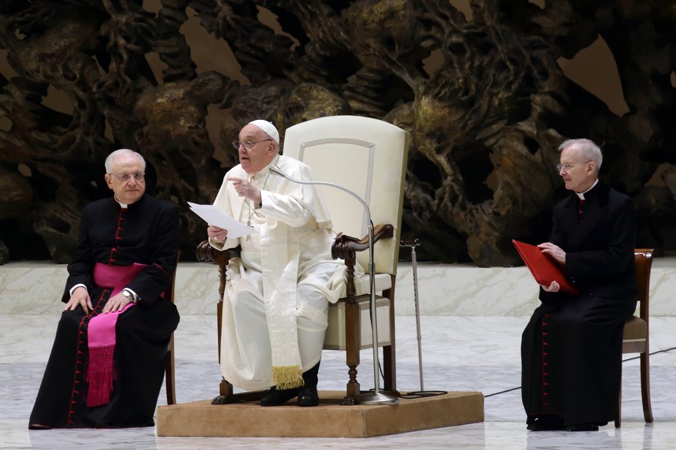 El Papa Francisco preside un encuentro con docentes y educadores católicos