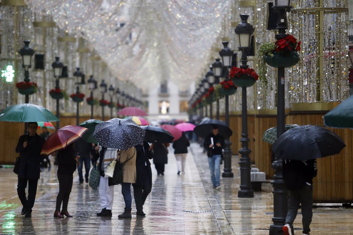 Un frente proveniente del Atlántico trae lluvias a la Península y Baleares este domingo y el día de Reyes