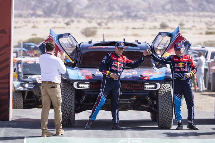 225 SAINZ Carlos (spa), CRUZ Lucas (spa), Ford, Ford M-Sport, FIA W2RC, Ultimate, action at podium start during the Prologue of the Dakar 2025 on January 3, 2025 around Bisha, Saudi Arabia - Photo Julien Delfosse / DPPI