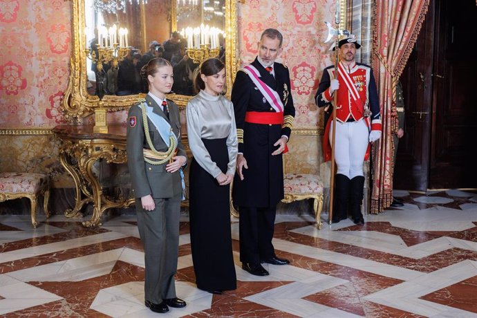 Archivo - La Princesa Leonor, la Reina Letizia y el Rey Felipe VI durante la recepción en la Pascua Militar, en el Palacio Real, a 6 de enero de 2024, en Madrid (España)