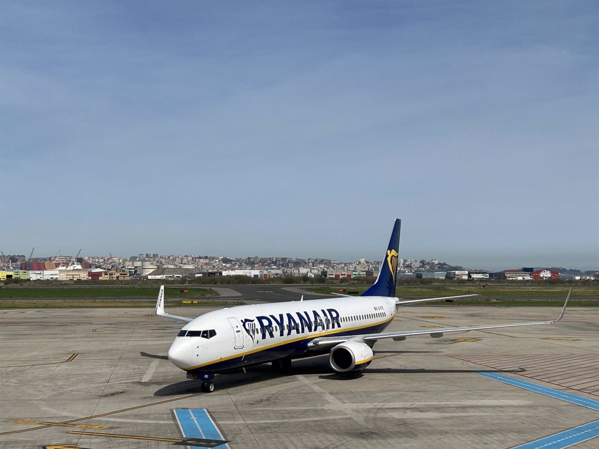 Desviados a Bilbao y Madrid tres vuelos con destino a Santander por el fuerte viento