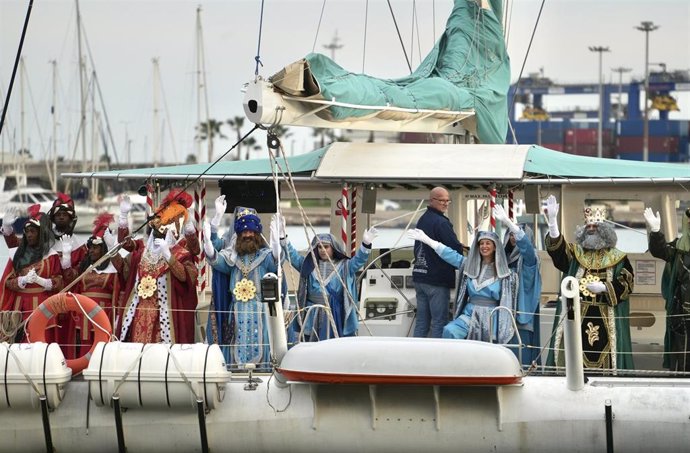 Los Reyes Magos a su llegada a la Marina de Valencia