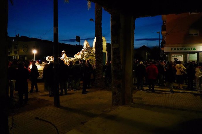 El pueblo y los voluntarios tras la dana, protagonistas de la Cabalgata de los Reyes Magos en Paiporta