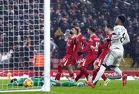 Liverpool y United dan por bueno un empate en el Clásico inglés