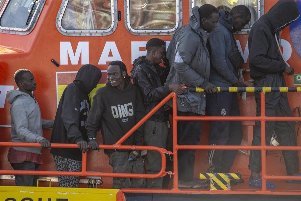 Archivo - Migrantes rescatados en aguas de Canarias