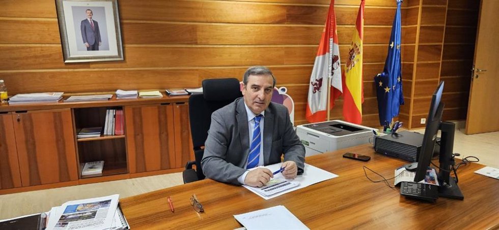El consejero de Movilidad y Transformación Digital, José Luis Sanz Merino, en su despacho