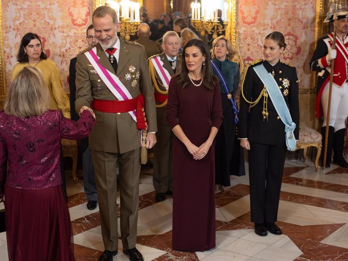 El Rey Felipe VI, la Reina Letizia y la Princesa Leonor, durante la Pascua Militar, en el Palacio Real