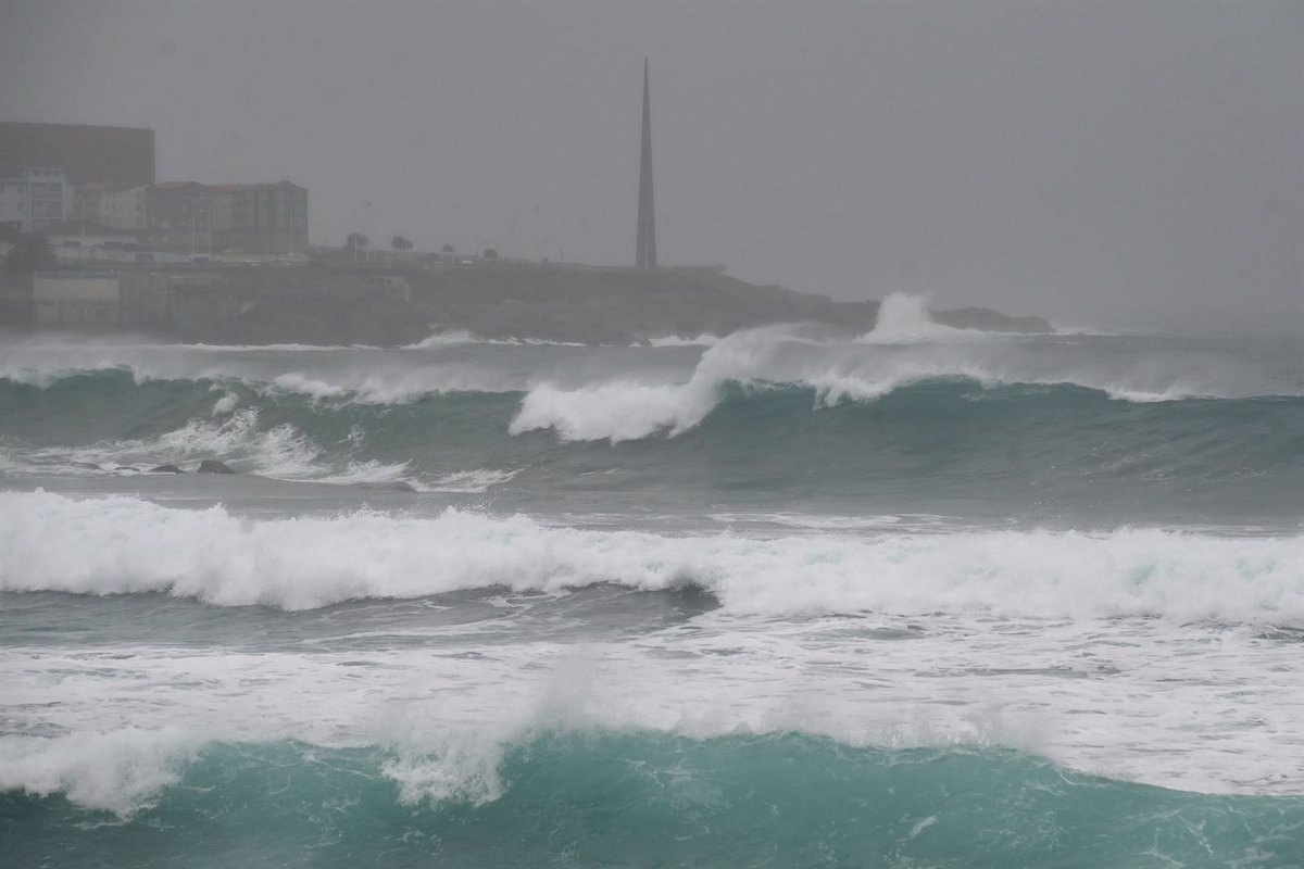 La Xunta activa la alerta naranja desde este martes por temporal costero en A Coruña y Pontevedra