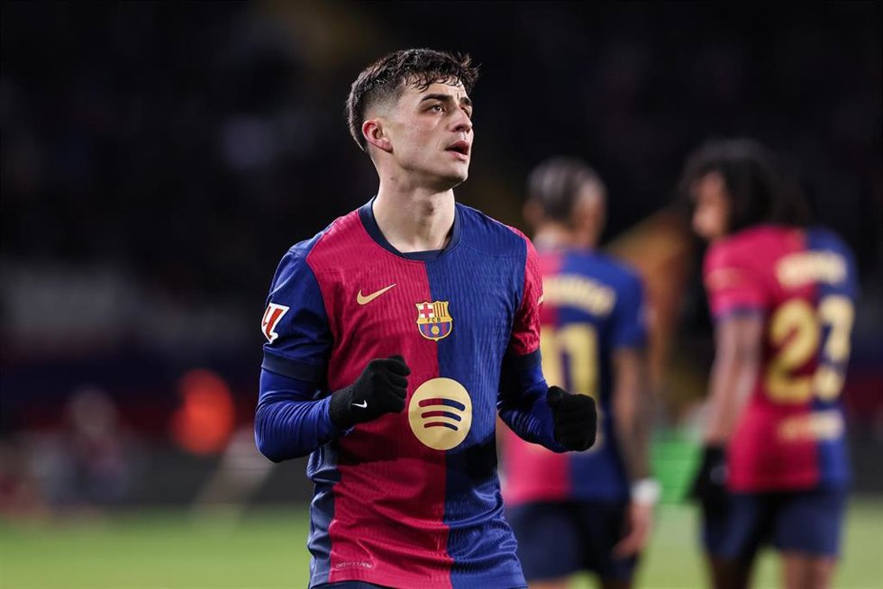 El centrocampista del FC Barcelona Pedro González 'Pedri', ante el Atlético de Madrid en LaLiga EA Sports 2024-2025.