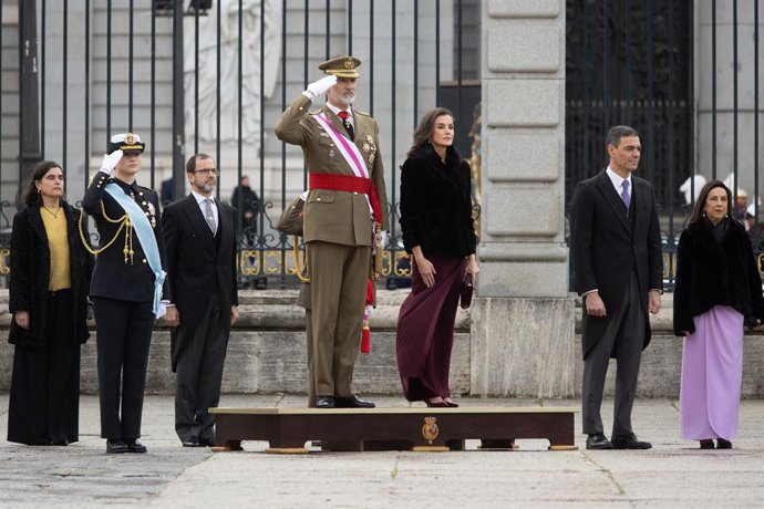 La princesa Leonor, el Rey Felipe VI, la Reina Letizia, el presidente del Gobierno, Pedro Sánchez, y la ministra de Defensa, Margarita Robles, durante la Pascua Militar, en el Palacio Real, a 6 de enero de 2025, en Madrid (España). La Pascua Militar es 