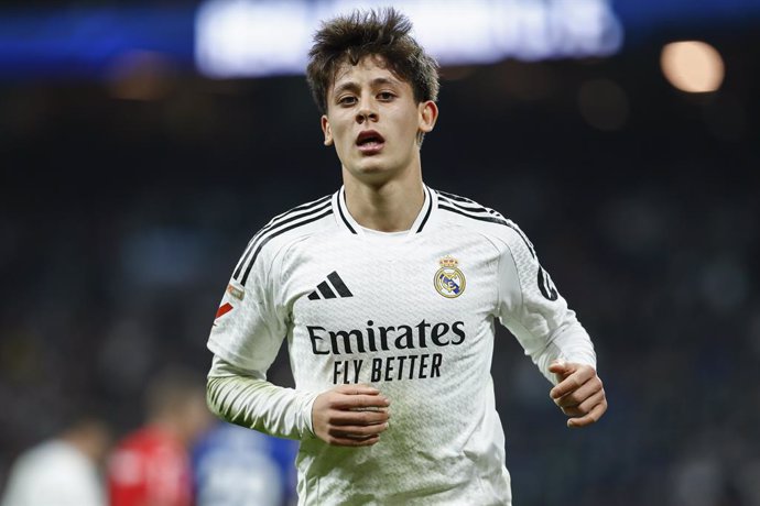 Archivo - Arda Guler of Real Madrid looks on during the Spanish League, LaLiga EA Sports, football match played between Real Madrid and Getafe CF at Santiago Bernabeu stadium on December 01, 2024 in Madrid, Spain.