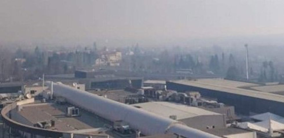 Archivo - Aire contaminado en Granada.