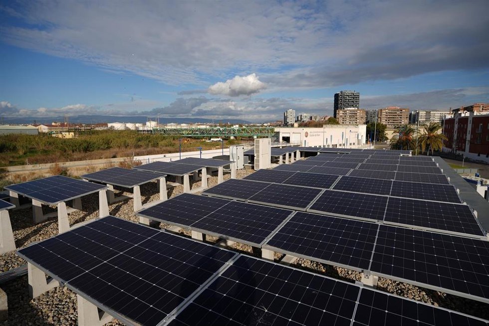 El Port de Tarragona instala una nueva planta fotovoltaica en el edificio de la Policía Portuaria