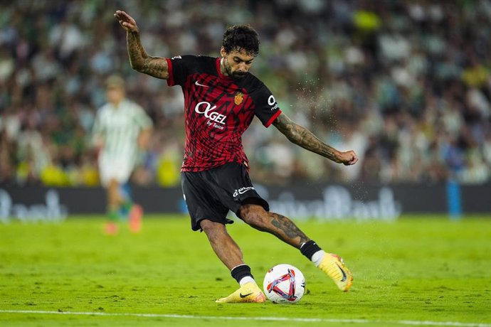 Archivo - Samu Costa durante un partido con el RCD Mallorca