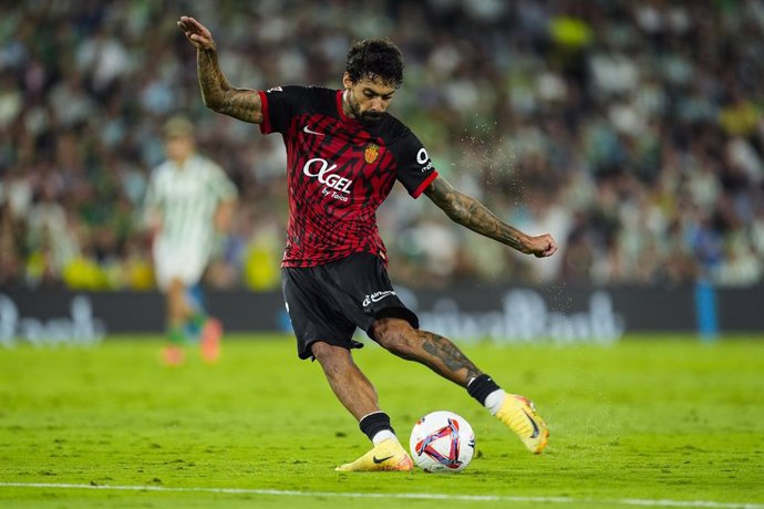 Archivo - Samu Costa of RCD Mallorca in action during the Spanish league, La Liga EA Sports, football match played between Real Betis and RCD Mallorca at Benito Villamarin stadium on September 23, 2024, in Sevilla, Spain.