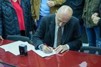 Hierro formaliza su precandidatura a liderar el PSOE-A "deseando" lograr los avales para confrontar con el "oficialismo"