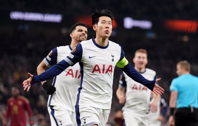 Archivo - 28 November 2024, United Kingdom, London: Tottenham Hotspur's Son Heung-Min celebrates scoring his side's first goal during the UEFA Europa League soccer match between Tottenham Hotspur and AS Roma at the Tottenham Hotspur Stadium. Photo: John W