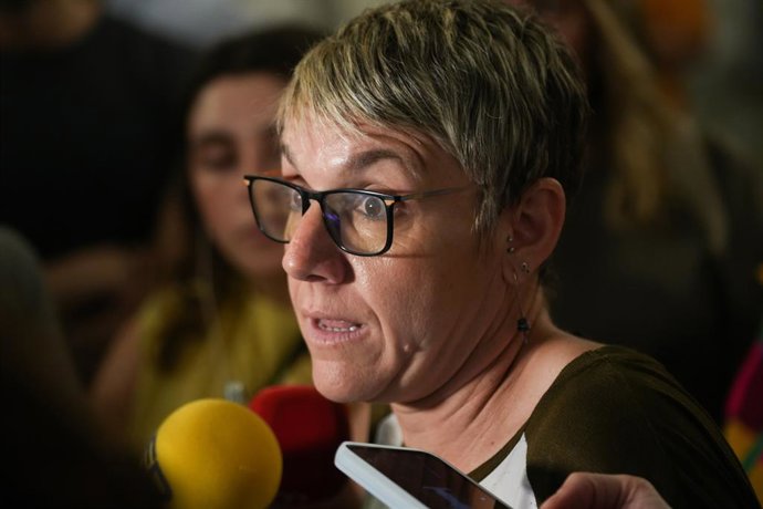 Archivo - Arxive - La portaveu de Compromís en l'Ajuntament de València, Papi Robles, atén als mitjans de comunicació