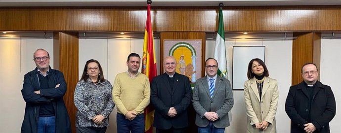 Asistentes a la reunión de la ponencia técnica Junta-Iglesia Católica en Jaén.