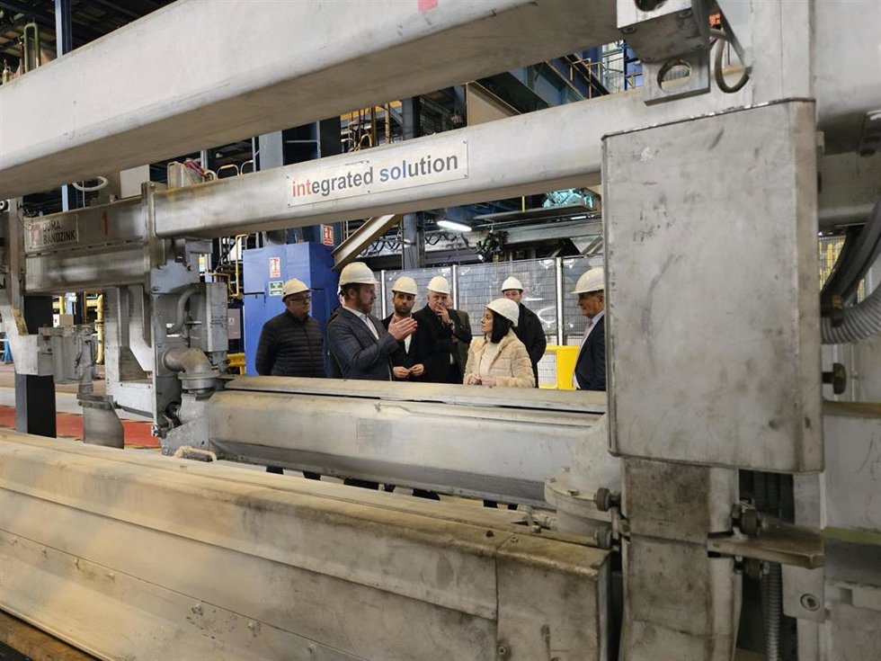 La secretaria de Estado de Industria, Rebeca Torró, ha visitado este martes la planta de Galmed, en Sagunto (Valencia),