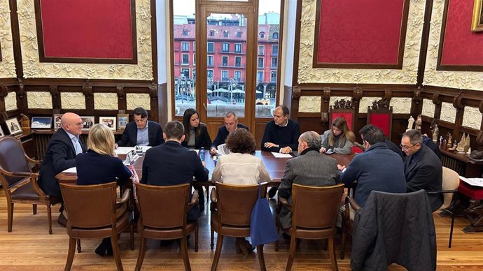 Reunión de la Junta de Gobierno del Ayuntamiento de Valladolid presidida por el alcalde, Jesús Julio Carnero.