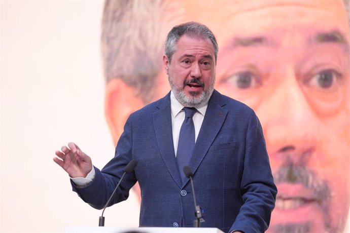 El secretario general del PSOE de Andalucía, Juan Espadas, en su rueda de prensa de este martes