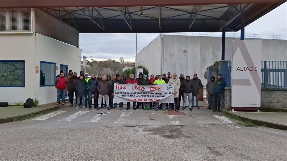 Plantilla de Altadis concentrada en el primer día de huelga