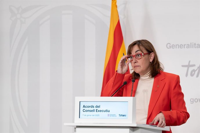 La portavoz del Govern y consellera de Territorio, Vivienda y Transición Ecológica, Sílvia Paneque, en una rueda de prensa 