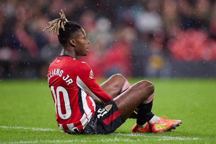 El jugador del Athletic Club Nico Williams, ante el Villarreal CF en San Mamés.