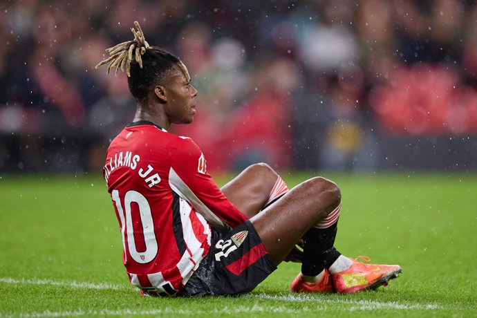 Nico Williams of Athletic Club looks on during the LaLiga EA Sports match between Athletic Club and Villarreal CF at San Mames on December 8, 2024, in Bilbao, Spain.