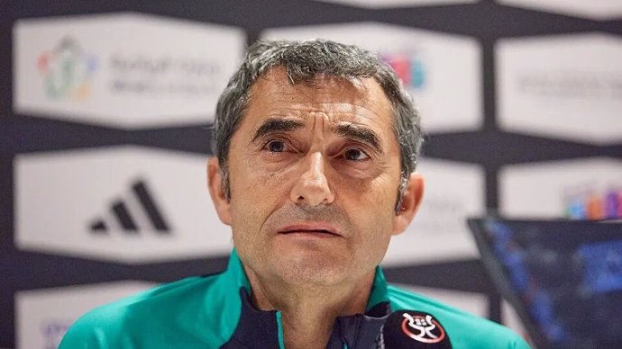 El entrenador del Athletic Club, Ernesto Valverde, en rueda de prensa por la Supercopa de España.