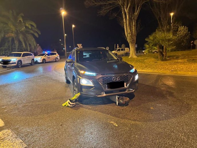 Accidente entre un coche y un patinete en Alcúdia