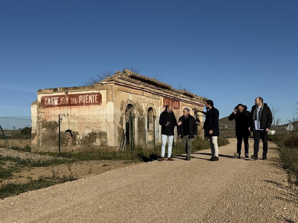 Antigua estación de tren de Castejón del Puente (Huesca).