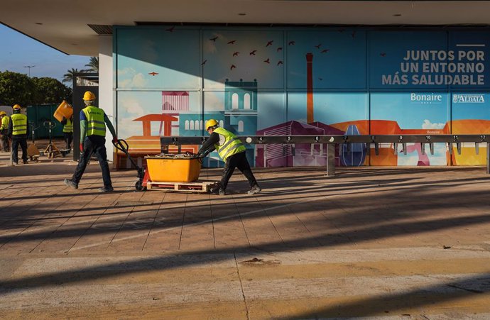 Treballadors en el centre comercial Bonaire