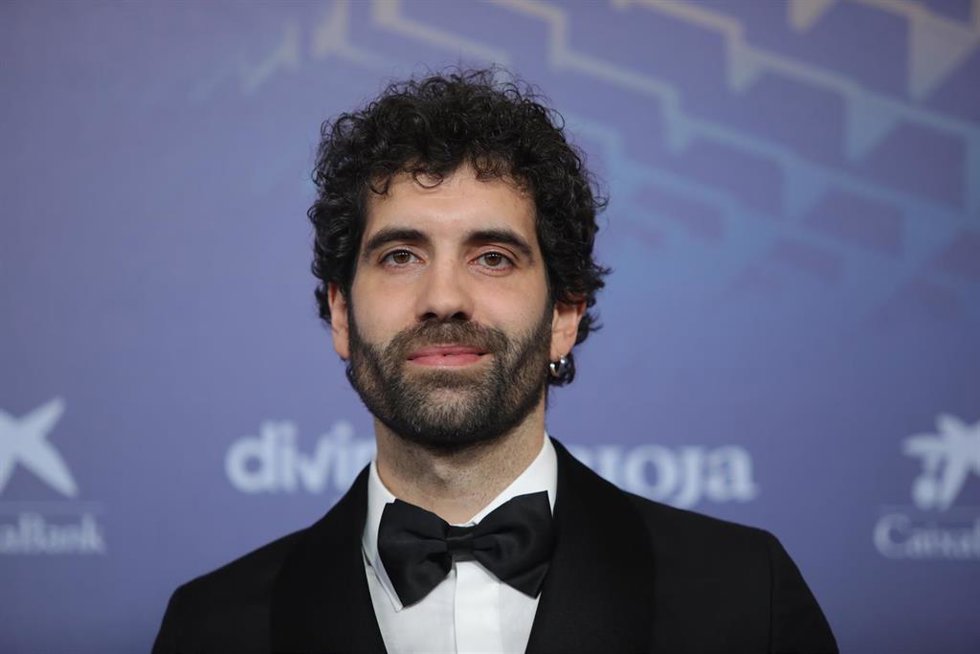 Archivo - El actor Tamar Novas posa en la alfombra azul previa a la gala de la 37 edición de los Premios Goya, en el Palacio de Congresos y Exposiciones FIBES, a 11 de febrero de 2023, en Sevilla, Andalucía (España). La Academia celebra la calidad del c