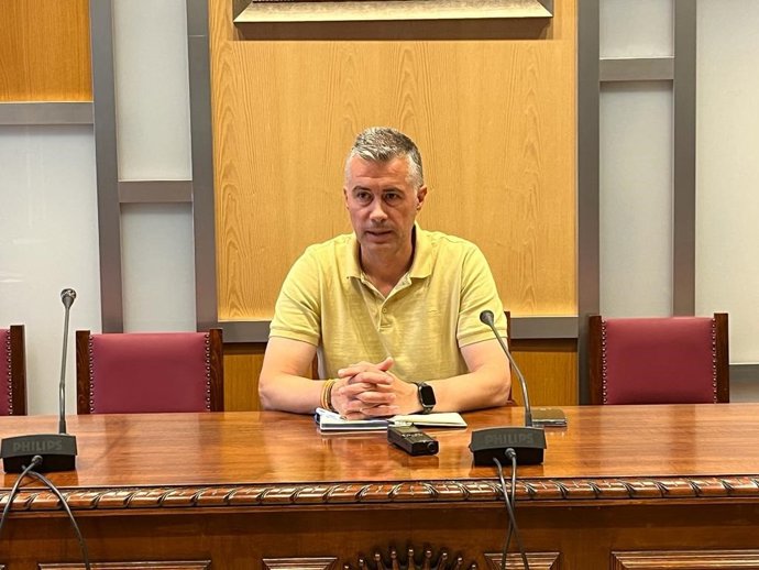 Archivo - Carlos Serrano en el Ayuntamiento de Jaca