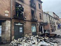 Cuatro intoxicados leves en el incendio en un edificio de Fuenlabrada y otros tres en otro fuego en Alcalá