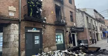 Cuatro intoxicados leves en el incendio en un edificio de Fuenlabrada y otros tres en otro fuego en Alcalá