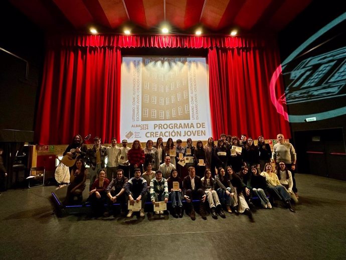 Foto de familia del Programa de Creación Joven de Albacete 2024.