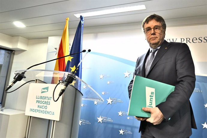 El presidente de Junts, Carles Puigdemont,  durante la reunión de la Ejecutiva permanente de Junts, en el Press Club Brussels Europe, a 9 de diciembre de 2024, en Bruselas (Bélgica). Junts se ha reunido para realizar un balance sobre el cumplimiento del a