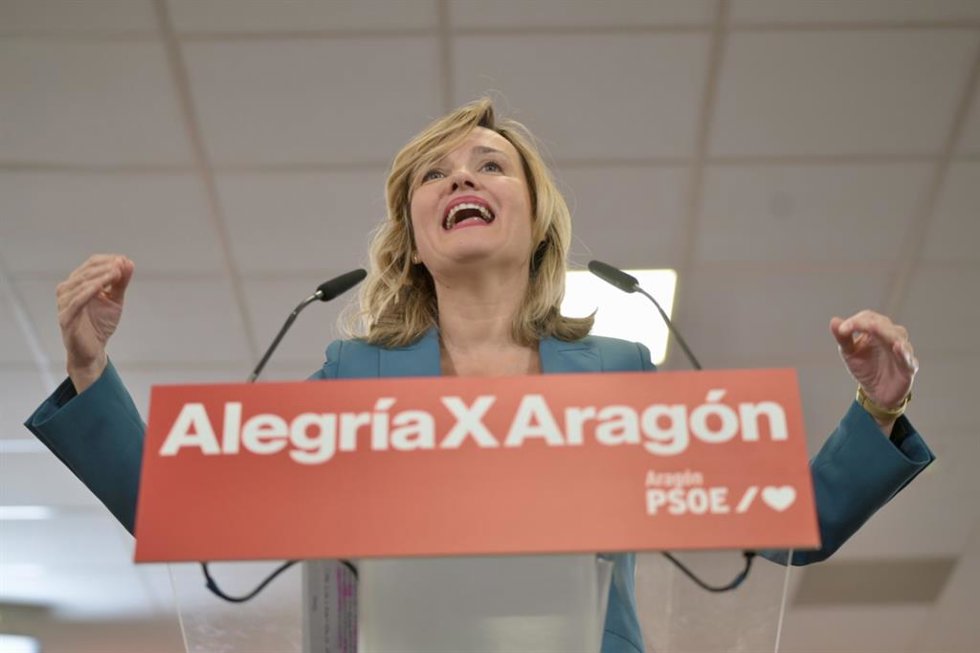 La ministra de Educación, Formación Profesional y Deportes, Pilar Alegría, interviene durante un acto donde ha anunciado su candidatura a liderar el PSOE de Aragón, a 21 de diciembre de 2024, en La Zaida, Zaragoza, Aragón (España).