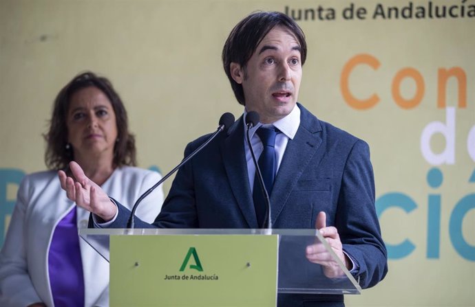 Archivo - El presidente del Consejo de Participación de Doñana, Enrique Mateos, en una intervención a los medios antes de presidir su primer consejo.