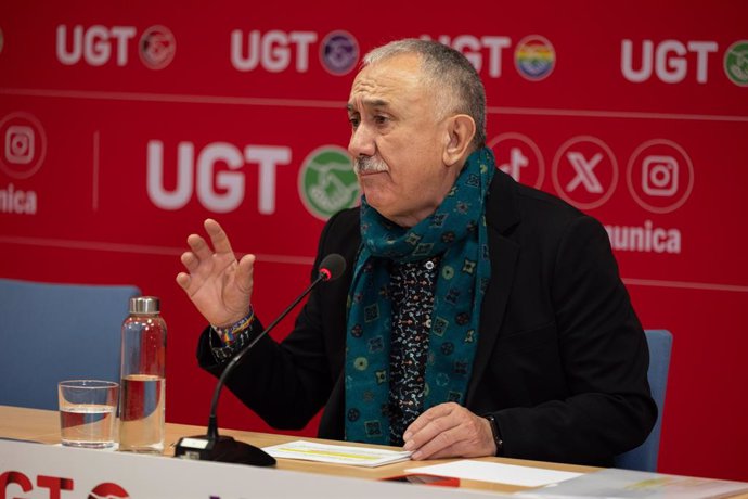 El secretario general de UGT, Pepe Álvarez, interviene durante una rueda de prensa, en la sede de UGT, a 8 de enero de 2025, en Madrid (España). Durante la comparecencia, ha analizado la situación económica, política y social y ha presentado las propuesta